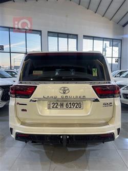 تۆیۆتا لاند کروزەر